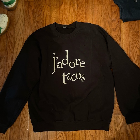 Sweaters - Cute graphic crewneck